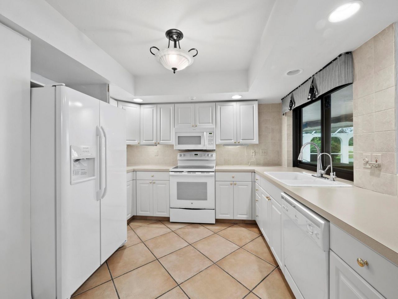 6945 Country Lakes Circle , Sarasota, FL 34243 Photo