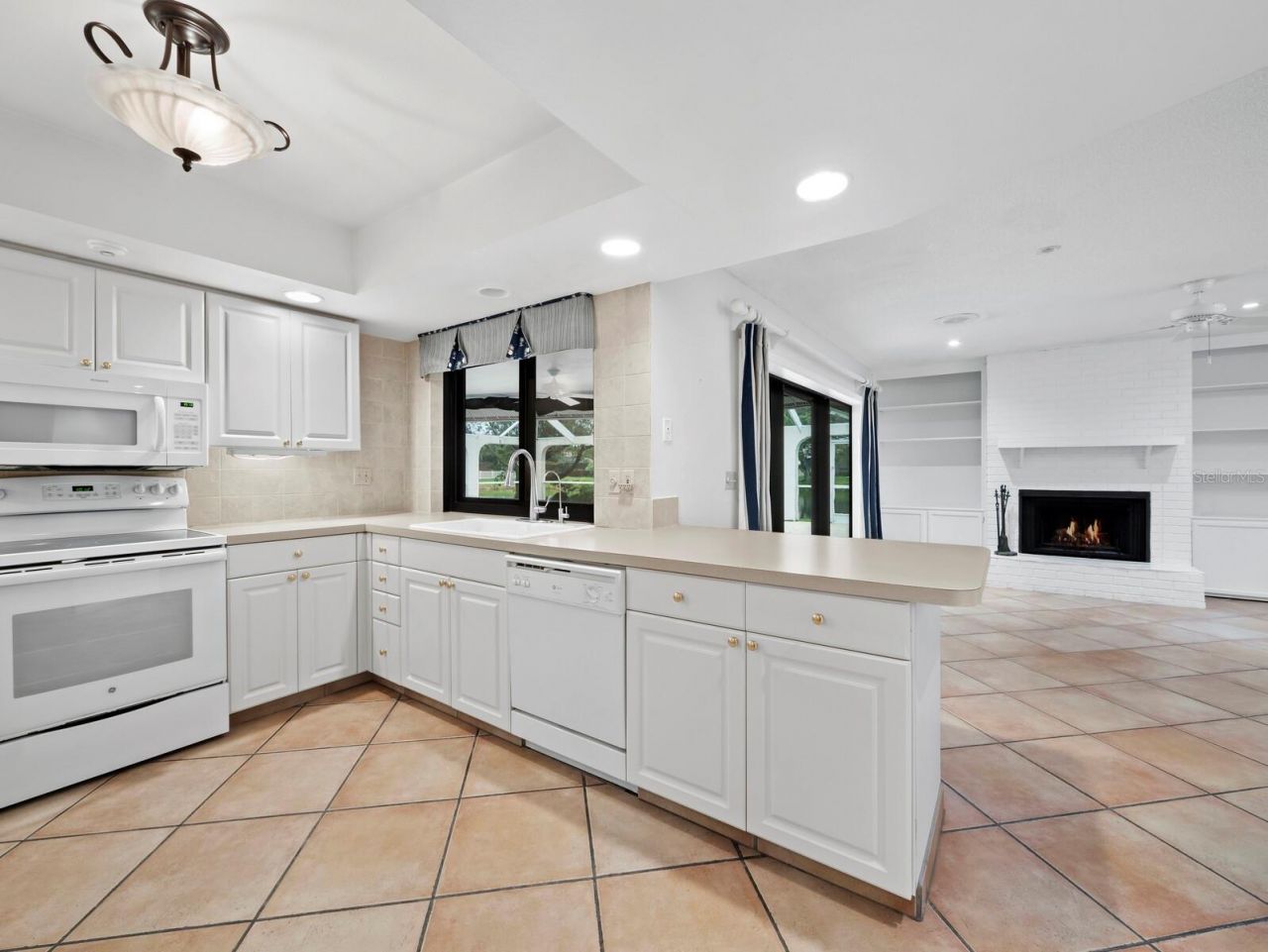 6945 Country Lakes Circle , Sarasota, FL 34243 Photo