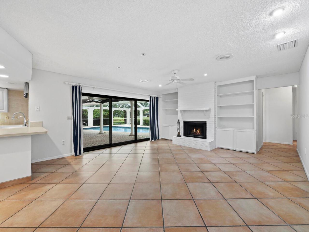 6945 Country Lakes Circle , Sarasota, FL 34243 Photo
