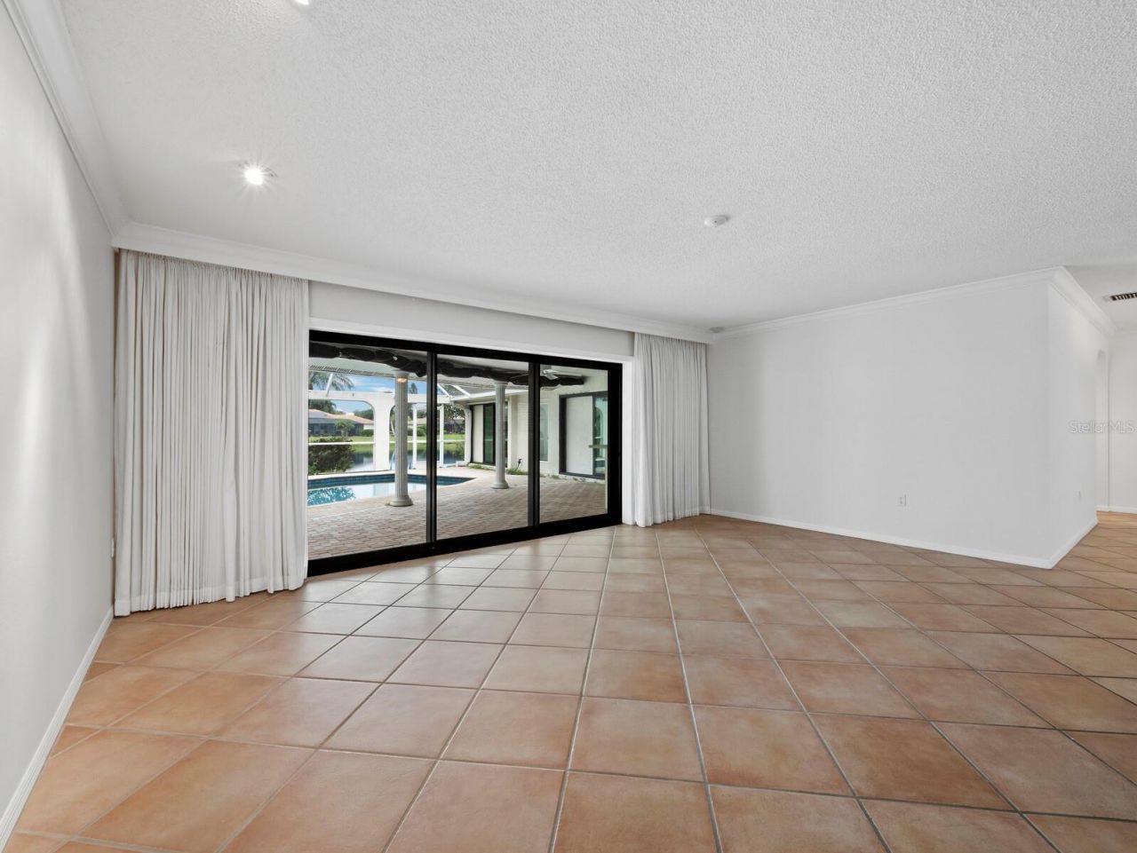 6945 Country Lakes Circle , Sarasota, FL 34243 Photo