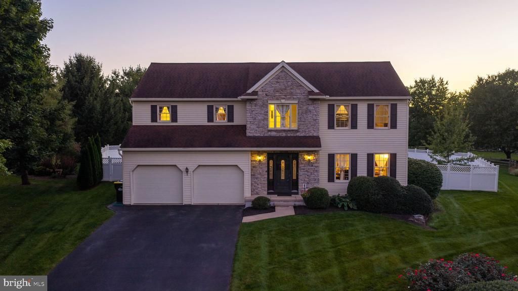 24 SOVEREIGN CIRCLE, LITITZ, PA 17543