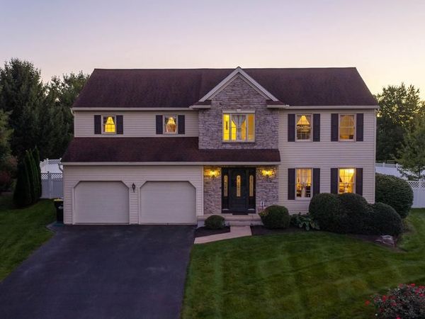 24 SOVEREIGN CIRCLE, LITITZ, PA 17543