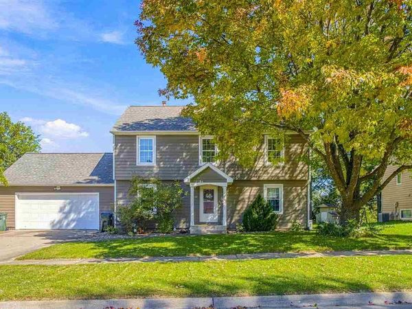 1242 Duck Creek Dr, Iowa City, IA 52246