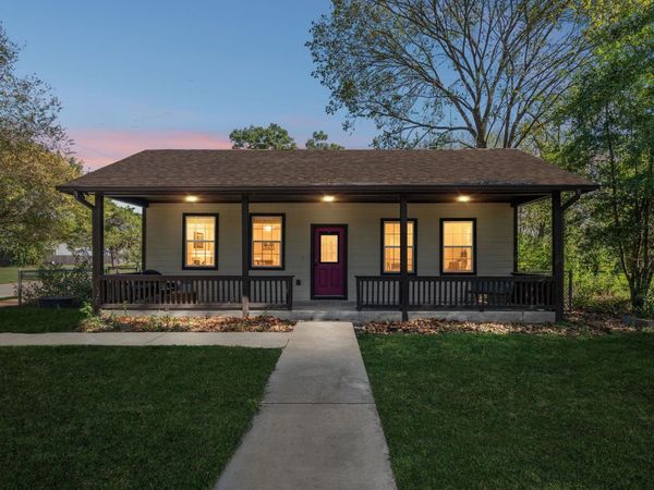 401 Rivers ST , Smithville, TX 78957