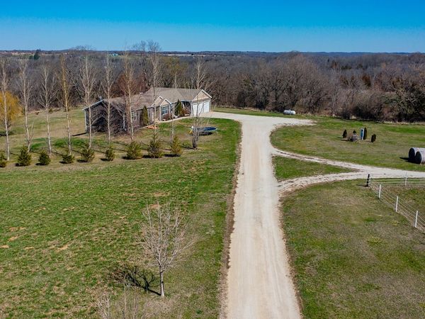 19075 Jewell Drive, Earlham, IA 50072