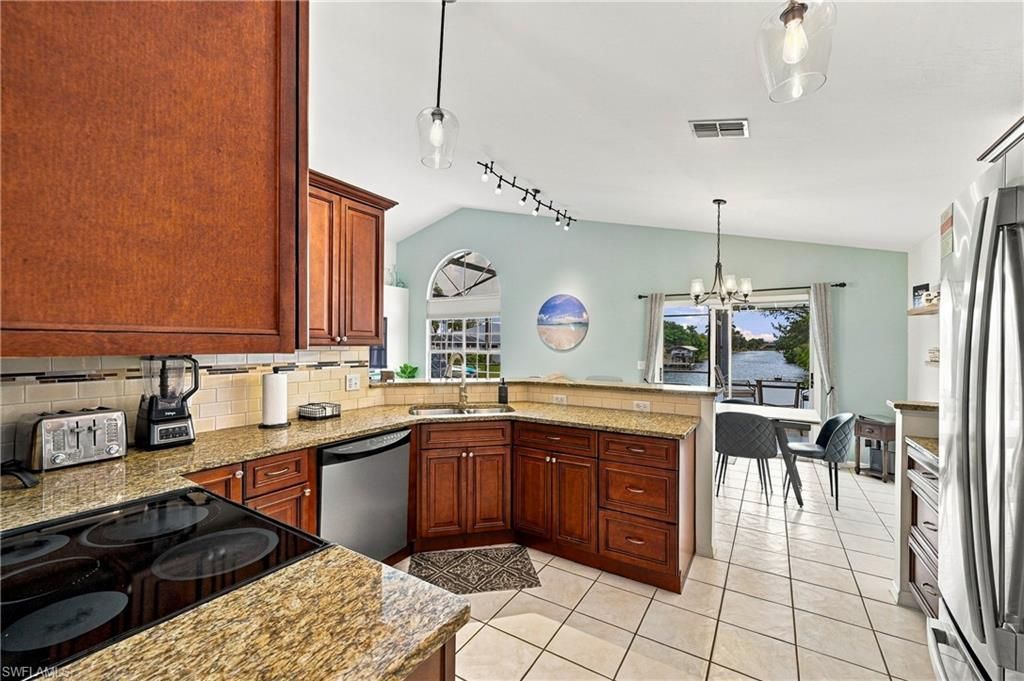 434 SE 21st Ter, Cape Coral, FL 33990 Photo