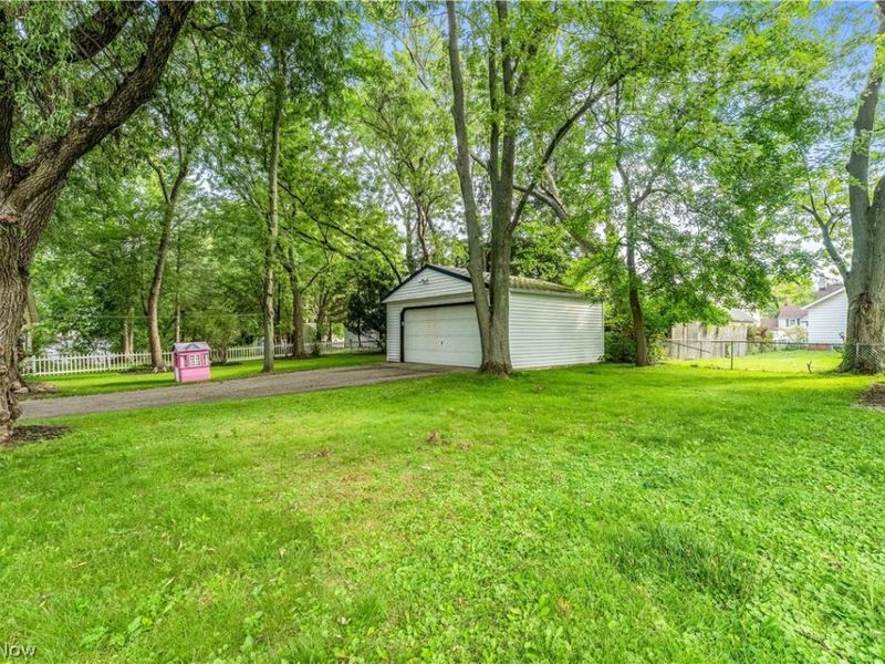 1563 Commodore Road, Lyndhurst, OH 44124 Photo 31