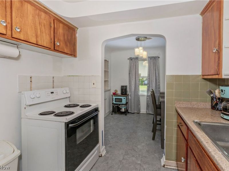 5659 Shawnee Drive, Lyndhurst, OH 44124 Photo 9