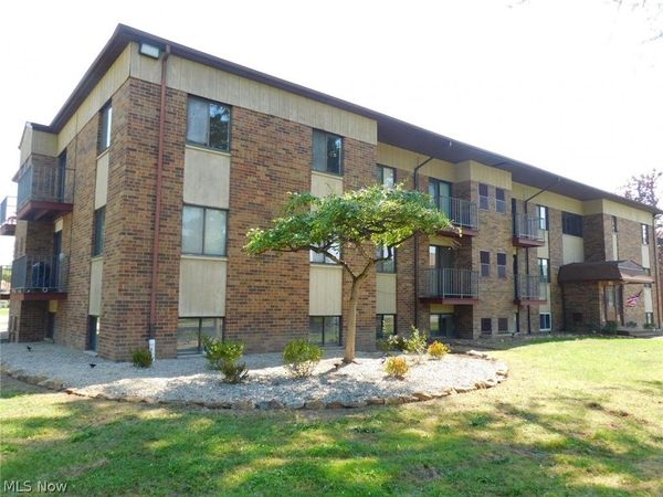 1860 Mahoning Avenue NW, Unit 106, Warren, OH 44483