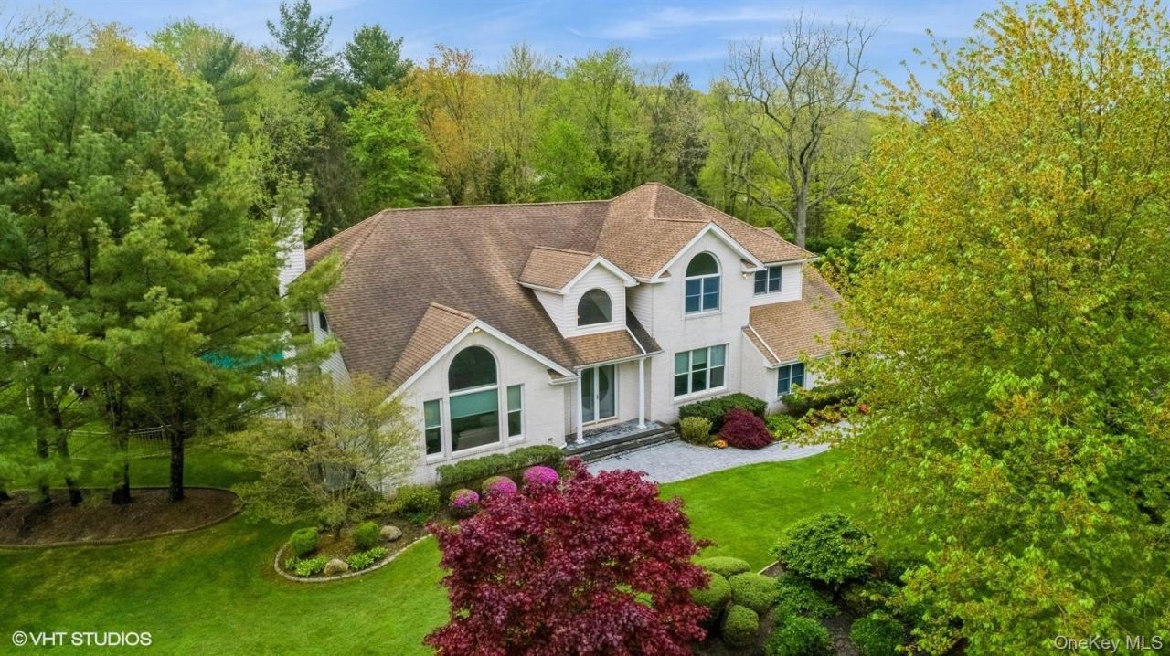 2 Sunflower Court Dix Hills, NY 