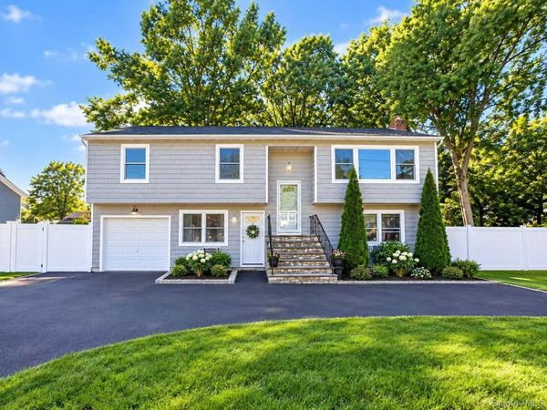 90 Dorchester Road, Ronkonkoma, NY 11779