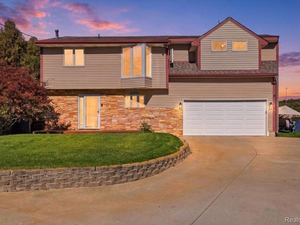 2245 Wiggen Lane, White Lake Township, Mi 48386