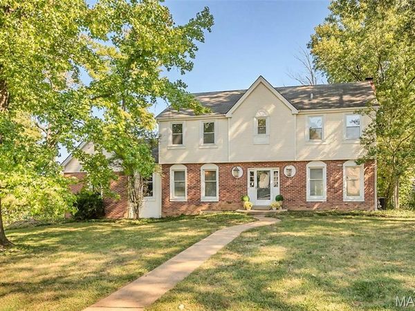 896 Twin Pine Drive , Des Peres, MO 63122