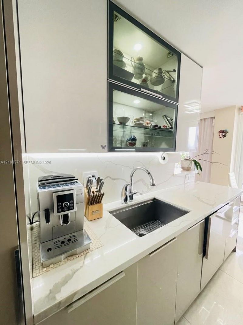 290 174th St, Unit 1118, Sunny Isles Beach, FL 33160 Photo