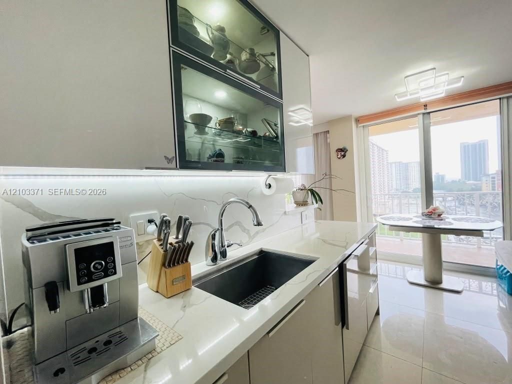 290 174th St, Unit 1118, Sunny Isles Beach, FL 33160 Photo