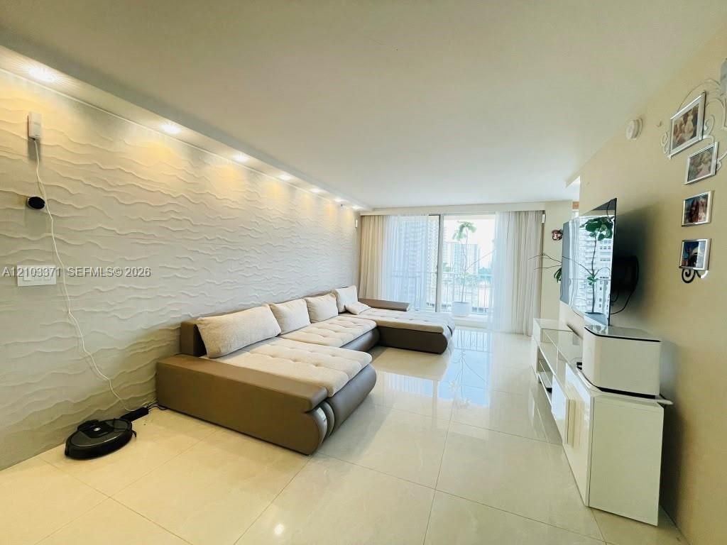290 174th St, Unit 1118, Sunny Isles Beach, FL 33160 Photo