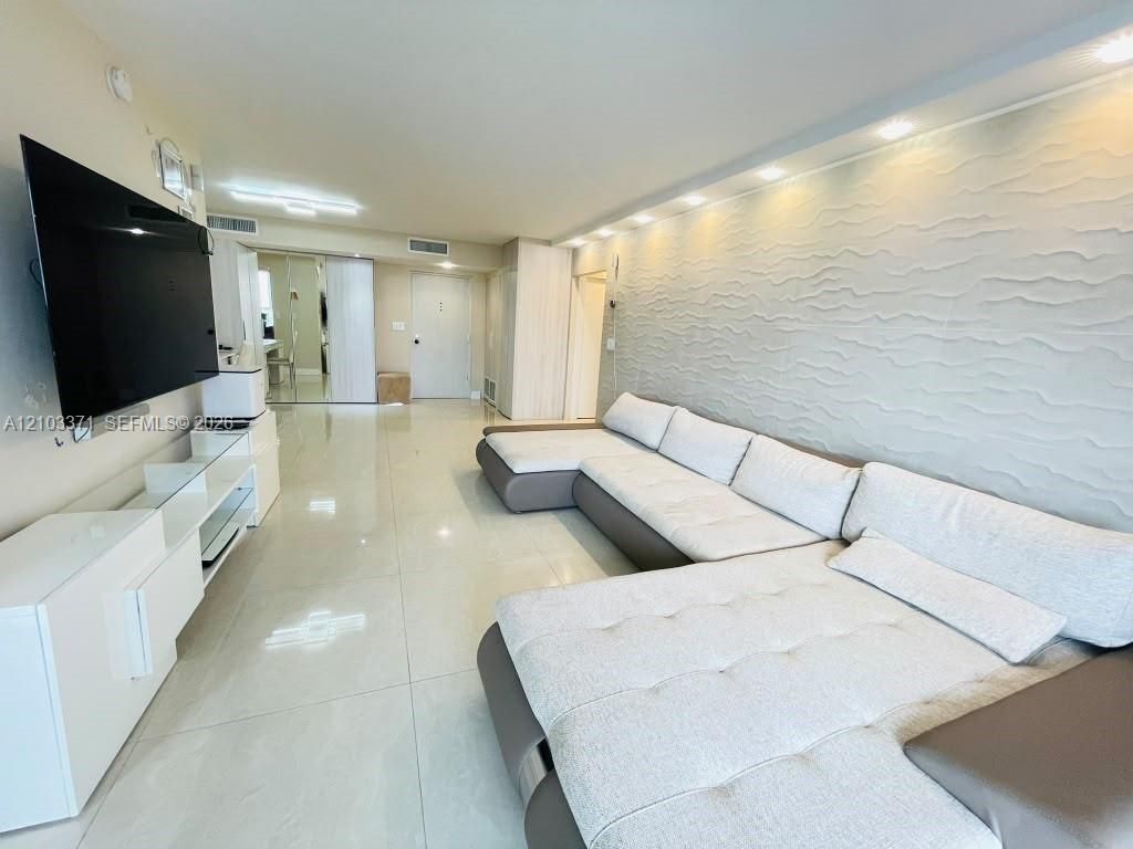 290 174th St, Unit 1118, Sunny Isles Beach, FL 33160 Photo