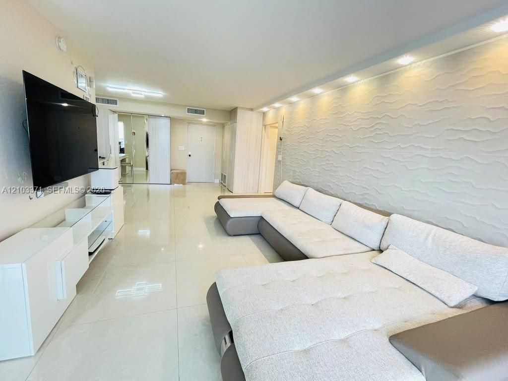 290 174th St, Unit 1118, Sunny Isles Beach, FL 33160 Photo