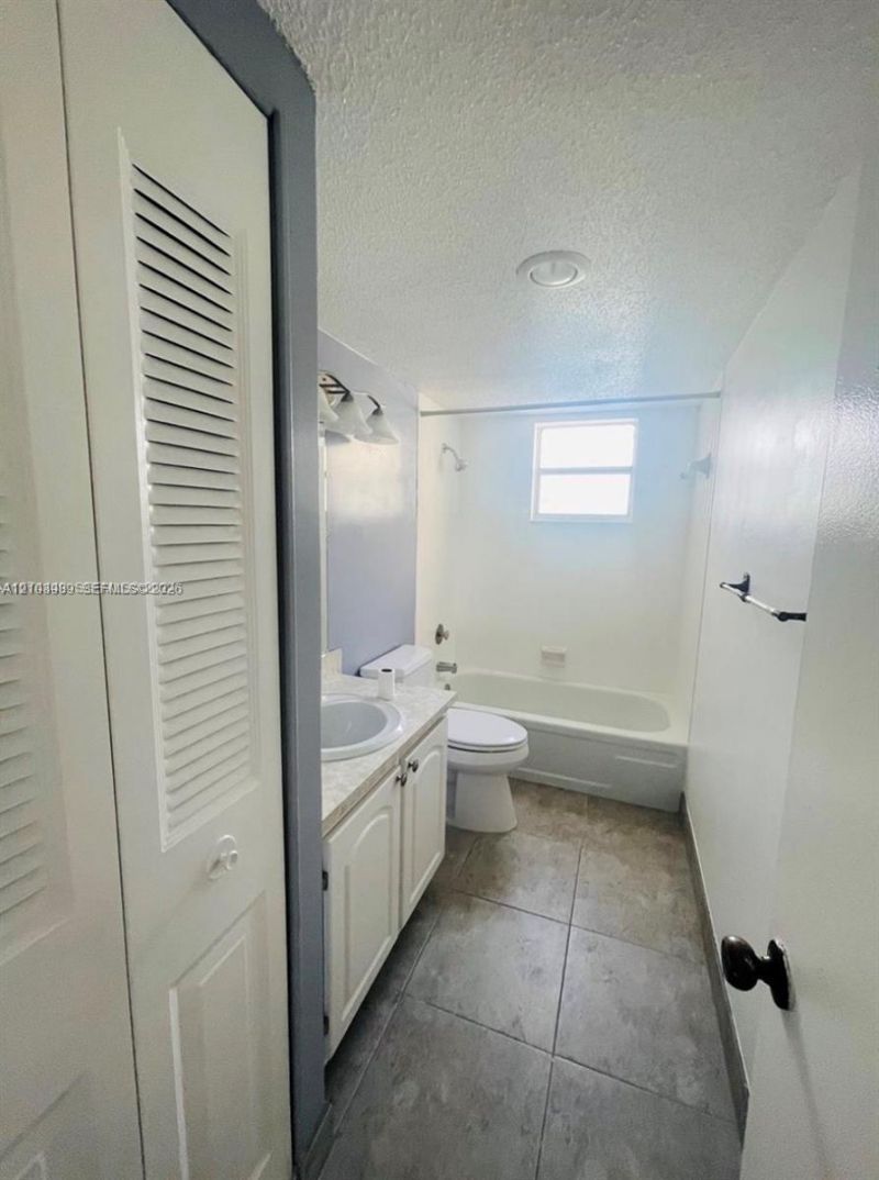 410 NW 68th Ave, Unit 411, Plantation, FL 33317 Photo