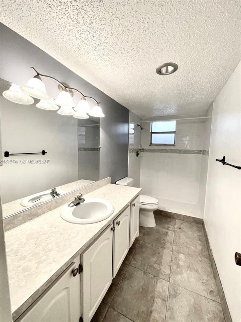 410 NW 68th Ave, Unit 411, Plantation, FL 33317 Photo