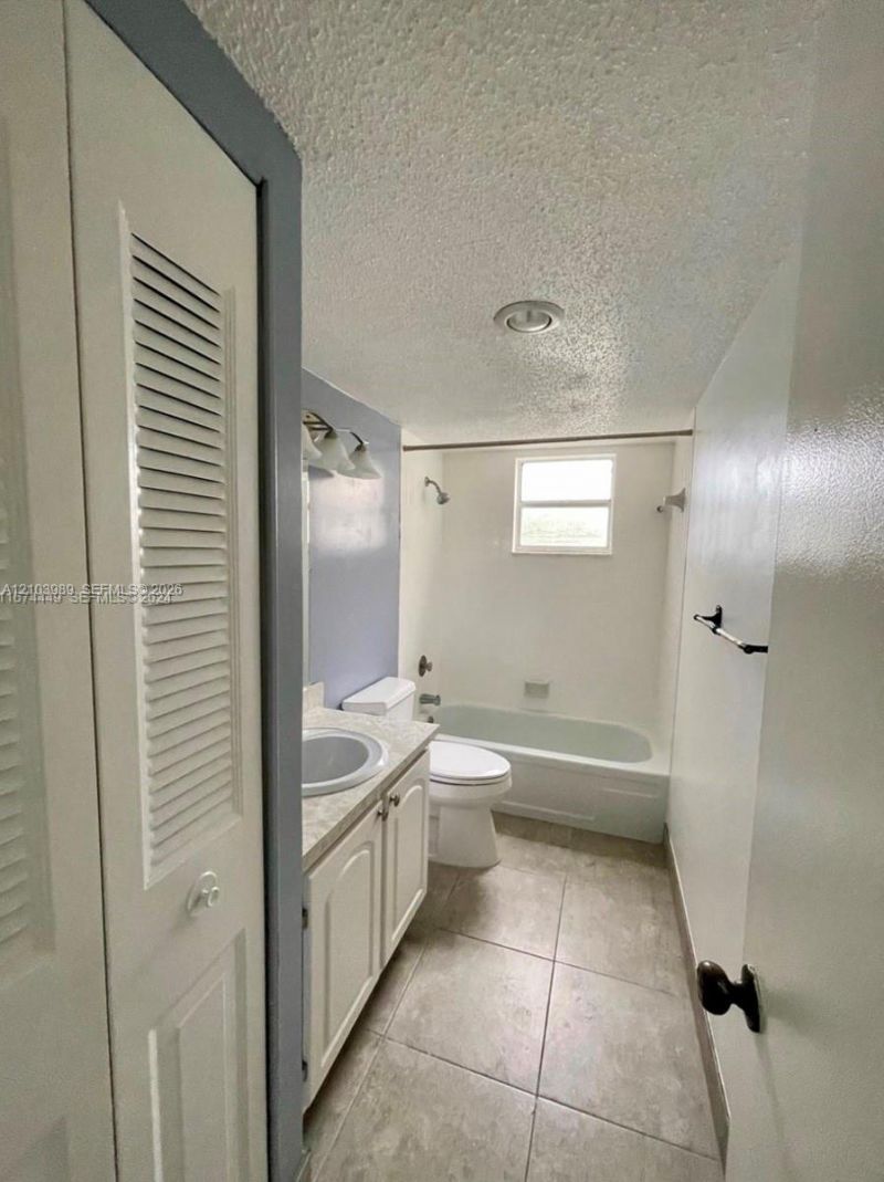410 NW 68th Ave, Unit 411, Plantation, FL 33317 Photo