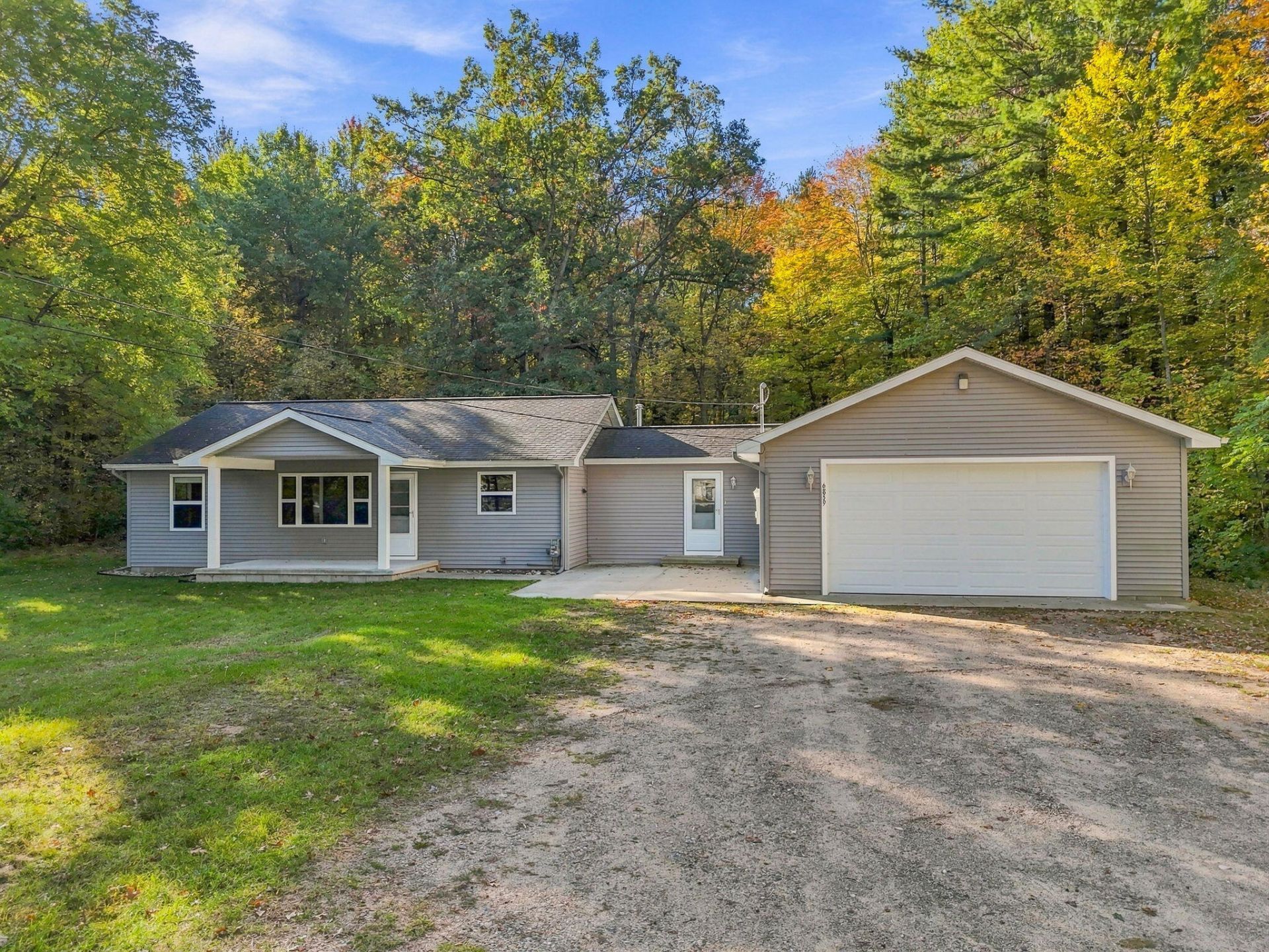 6859 W Emery Road, Houghton Lake, MI 48629 Main Photo