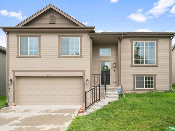 9152 Hanover Street, Omaha, NE 68122