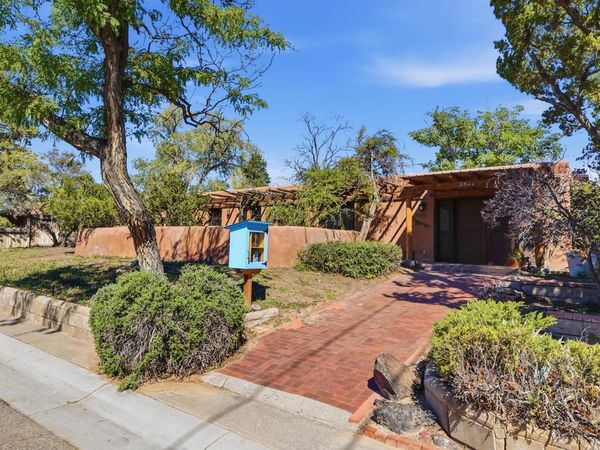 2821 Rio Vista Court SW, Albuquerque, NM 87105