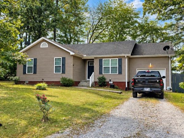 125 Silver Leaf Cir , Dickson, TN 37055