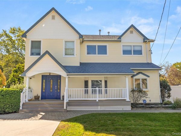 46 Garden City Street, Bay Shore, NY 11706