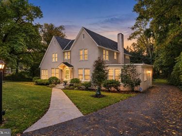 2203 CHESTNUT STREET, HARRISBURG, PA 17104