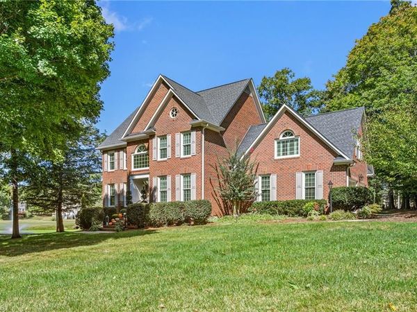 206 Pebble Beach Drive , Mebane, NC 27302