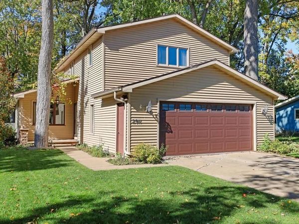 2911 S DELLWOOD STREET, Appleton, WI 54915