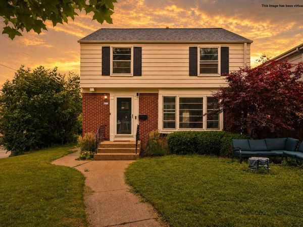 4315 N Wildwood Ave, Shorewood, WI 53211