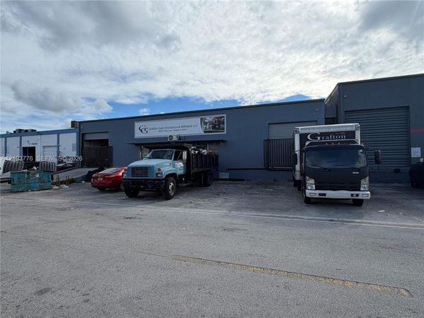 4595 E 10th Ln , Hialeah, FL 33013