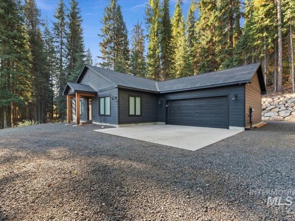 2521 W Mountain Road, Donnelly, ID 83615