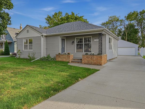 332 E 19TH ST, South Sioux City, NE 68776