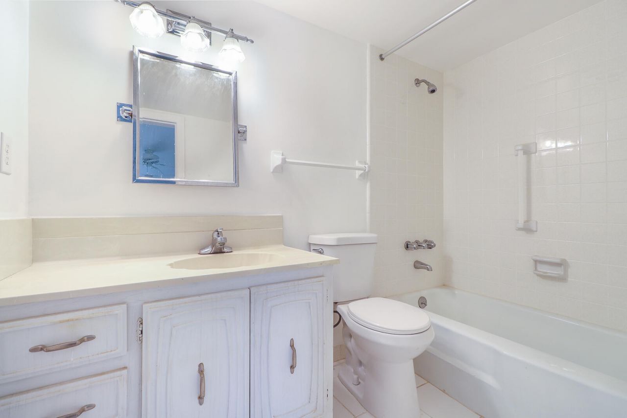 8 Garden Street, Unit 205R, Tequesta, FL 33469 Photo