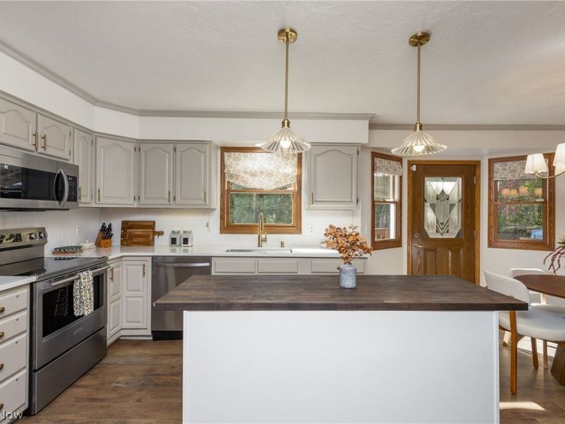 6425 Harborview Avenue NW, Canton, OH 44718 Photo 10