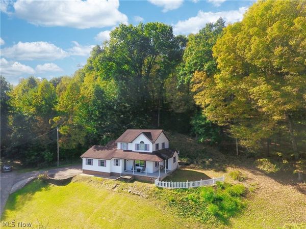 1235 Roosevelt Street SW, Sherrodsville, OH 44675