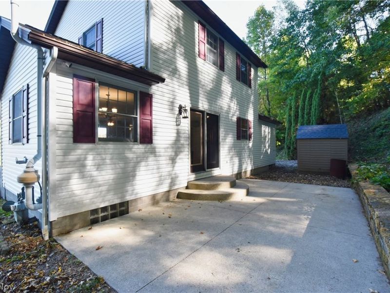 1235 Roosevelt Street SW, Sherrodsville, OH 44675 Photo 8