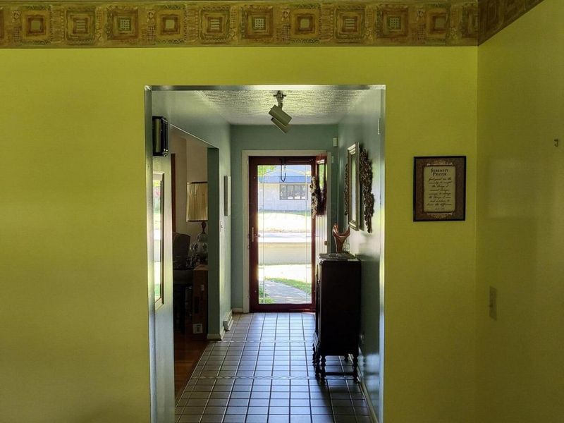 1460 Noe Bixby Road, Columbus, OH 43232 Photo 5