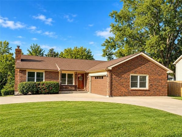 120 Ferncliff Street, Lansing, KS 66043