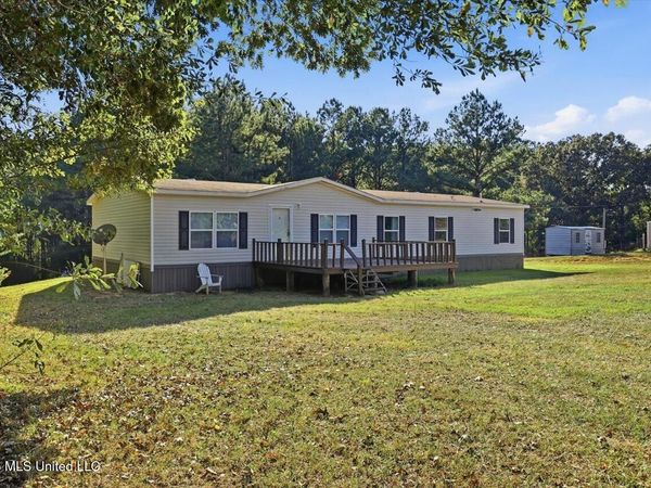 528 Ross Neal Road, Pelahatchie, MS 39145