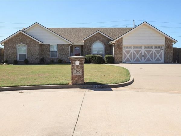 1300 Camelot Court, Shawnee, OK 74804