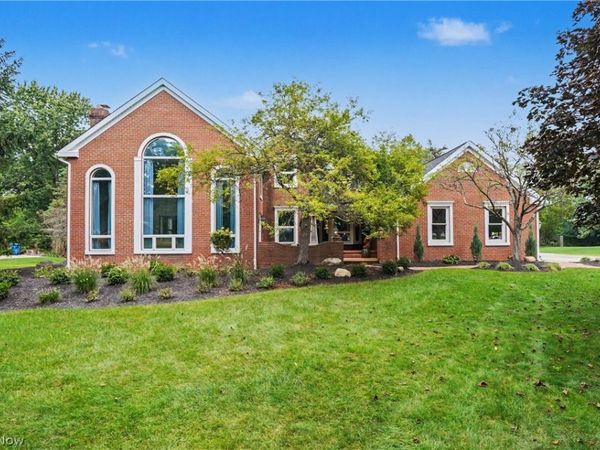207 N Hayden Parkway, Hudson, OH 44236