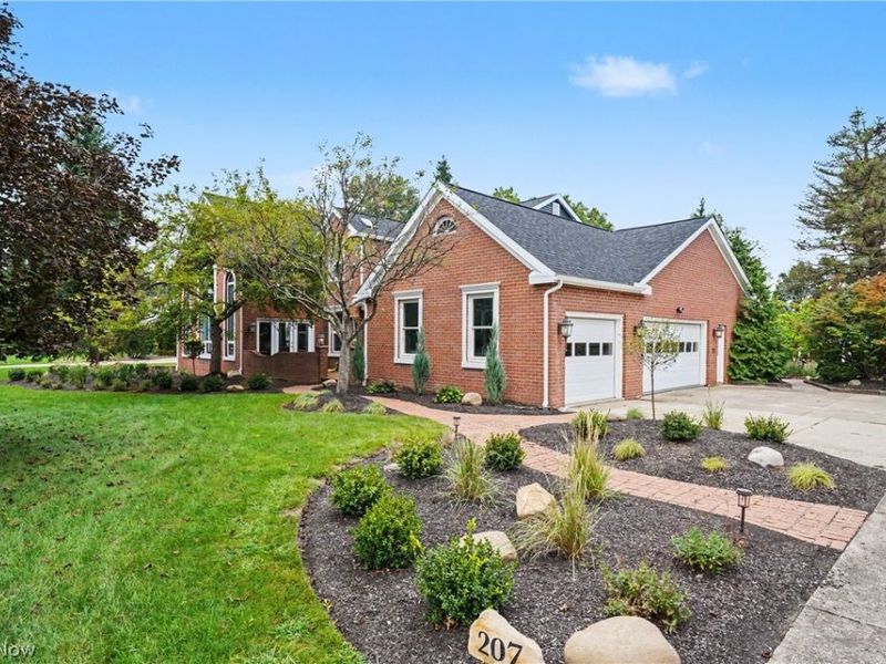 207 N Hayden Parkway, Hudson, OH 44236 Photo 2