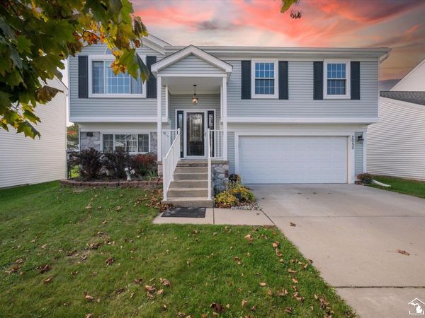 2050 E Williams Circle, Westland, MI 48186