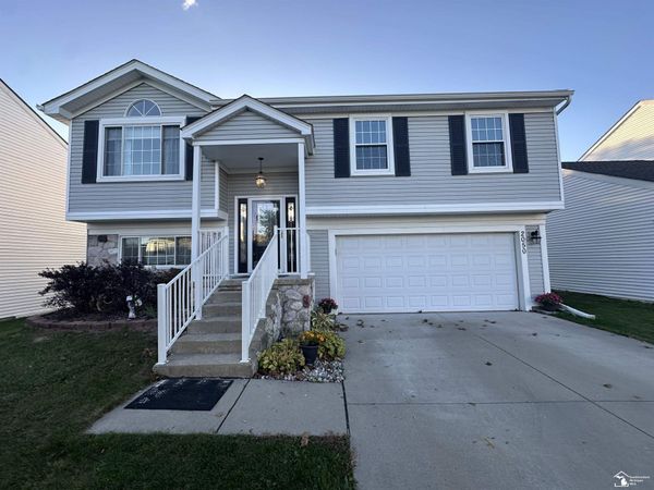 2050 E Williams Circle, Westland, MI 48186