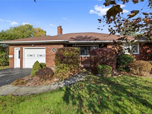 55 Hardwicke Drive , Syracuse, NY 13209